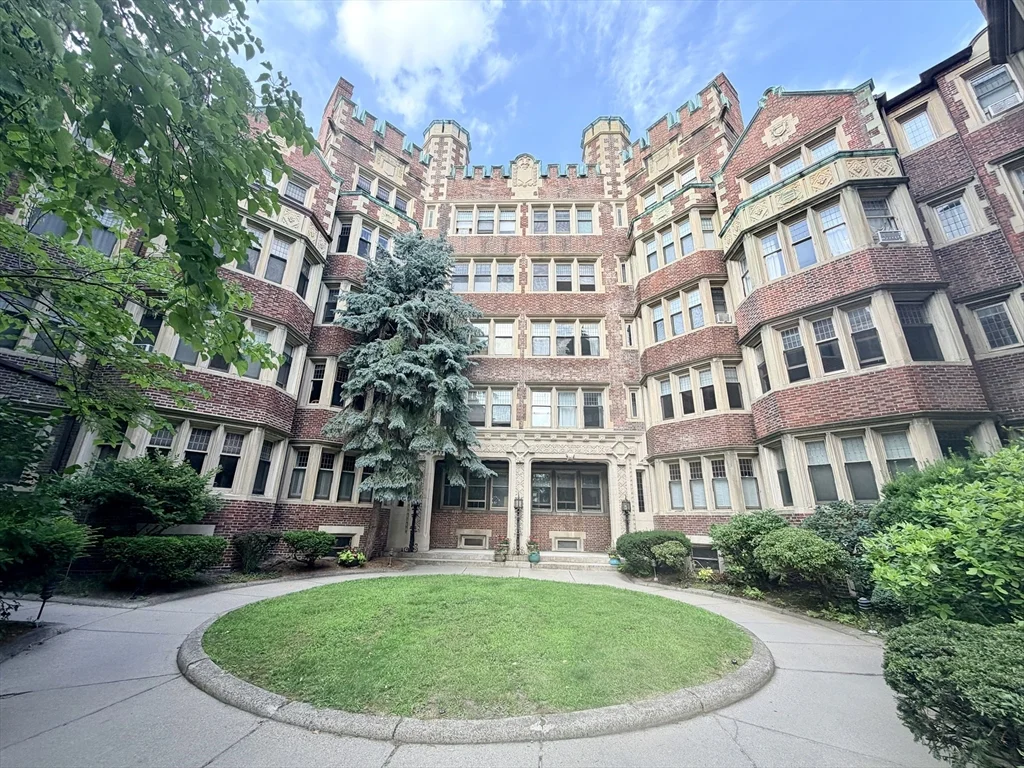 1 bed, 1 bath apartment for rent at 10 Dana St Unit 206, Harvard Square