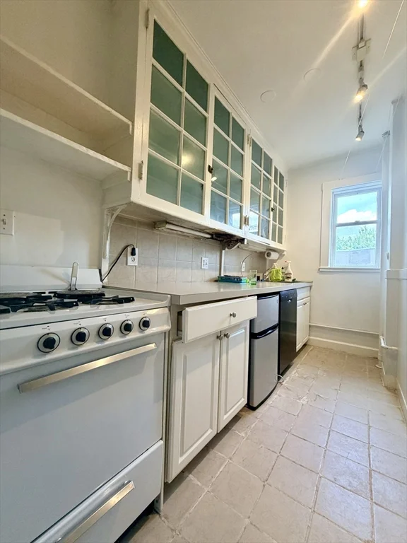 1 bed, 1 bath apartment for rent at 10 Dana St Unit 206, Harvard Square — photo 2 of 8