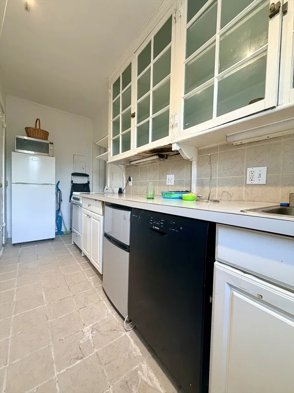 1 bed, 1 bath apartment for rent at 10 Dana St Unit 206, Harvard Square — photo 3 of 8