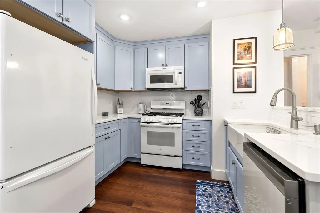 3 bed, 1 bath apartment for rent at 10 Daniels St Unit 2, Salem — photo 8 of 25