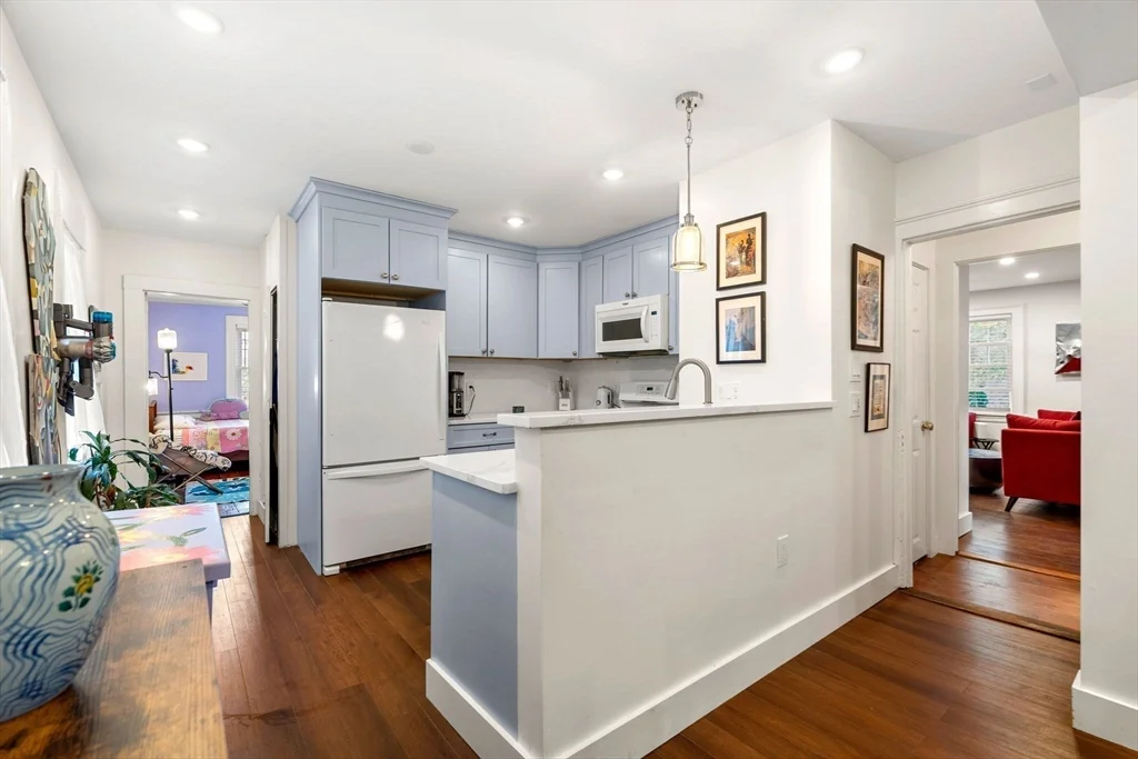 3 bed, 1 bath apartment for rent at 10 Daniels St Unit 2, Salem — photo 10 of 25