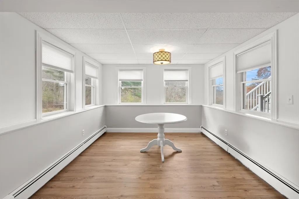 1 bed, 1 bath apartment for rent at 10 Deer Hill Farm Rd Unit A, Essex — photo 5 of 18