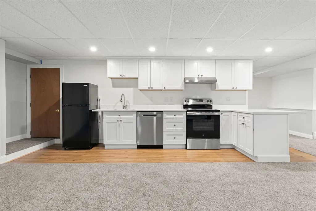 1 bed, 1 bath apartment for rent at 10 Deer Hill Farm Rd Unit A, Essex — photo 3 of 18
