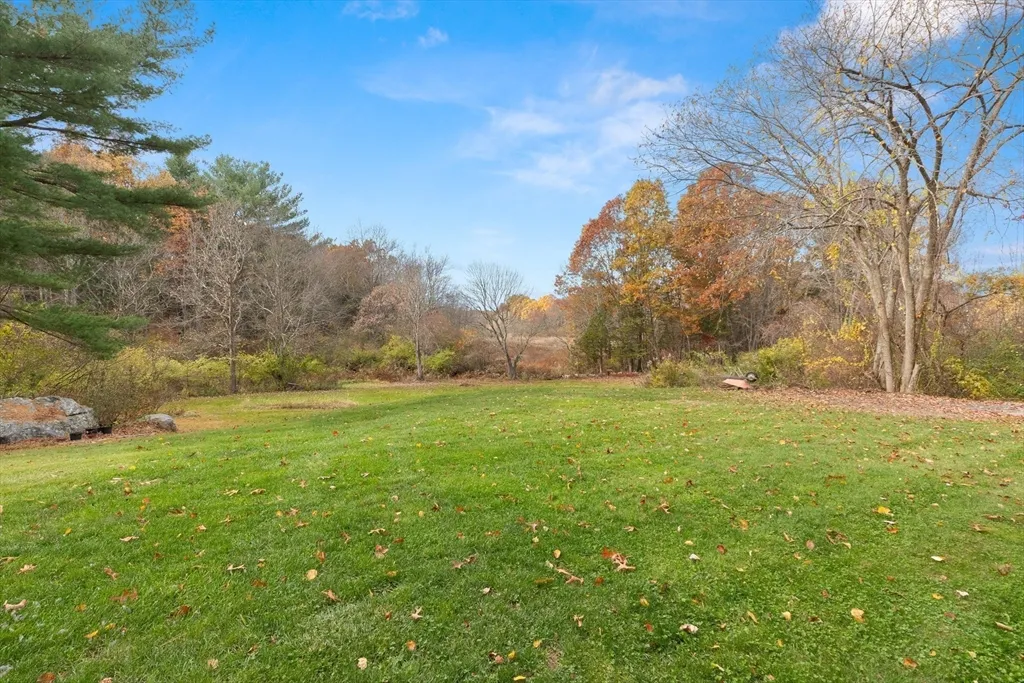 1 bed, 1 bath apartment for rent at 10 Deer Hill Farm Rd Unit A, Essex — photo 2 of 18