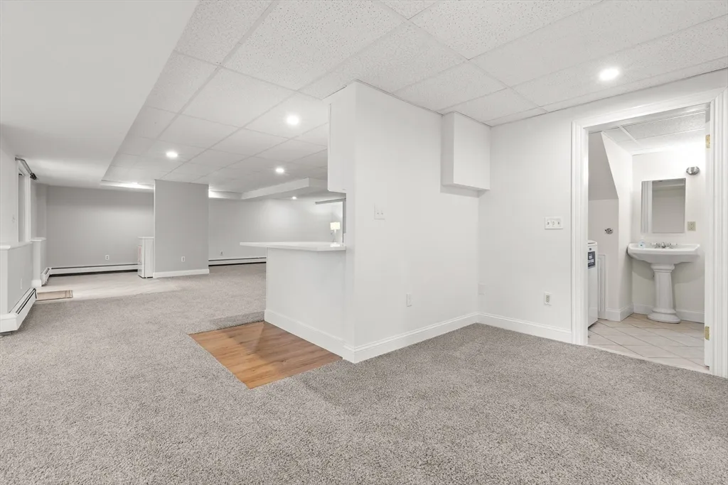 1 bed, 1 bath apartment for rent at 10 Deer Hill Farm Rd Unit A, Essex — photo 14 of 18