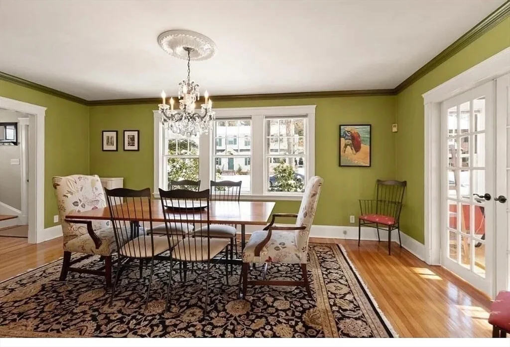 3 bed, 1 bath apartment for rent at 10 Dexter Rd, Lexington — photo 4 of 10