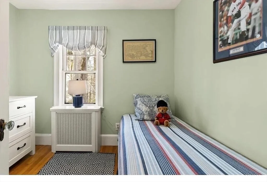 3 bed, 1 bath apartment for rent at 10 Dexter Rd, Lexington — photo 9 of 10