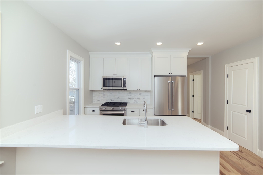 2 bed, 1.5 bath apartment for rent at 10 Duffley Ct Unit 1, Chestnut Hill — photo 2 of 33