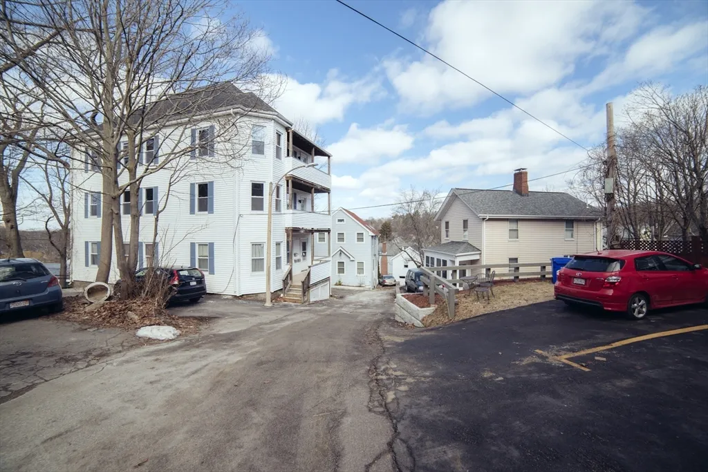 3 bed, 1.5 bath apartment for rent at 10 Duffley Ct Unit 3, Chestnut Hill — photo 5 of 33