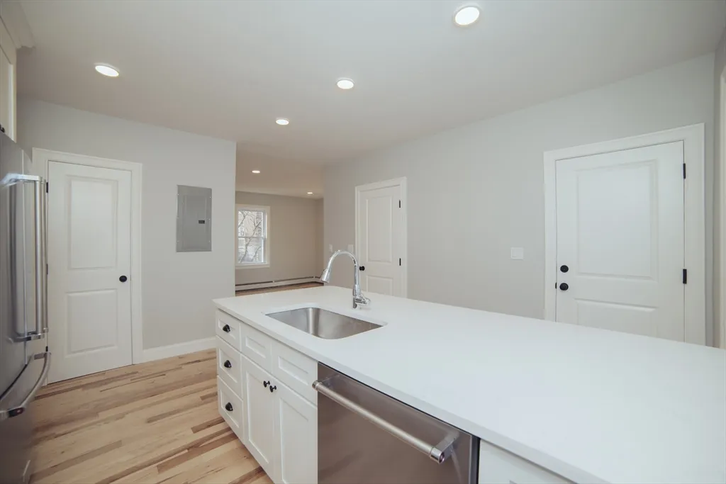 3 bed, 1.5 bath apartment for rent at 10 Duffley Ct Unit 3, Chestnut Hill — photo 6 of 33