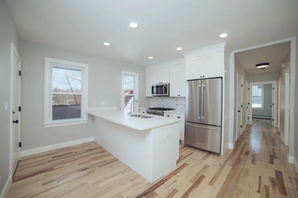 3 bed, 1.5 bath apartment for rent at 10 Duffley Ct Unit 3, Chestnut Hill — photo 3 of 33