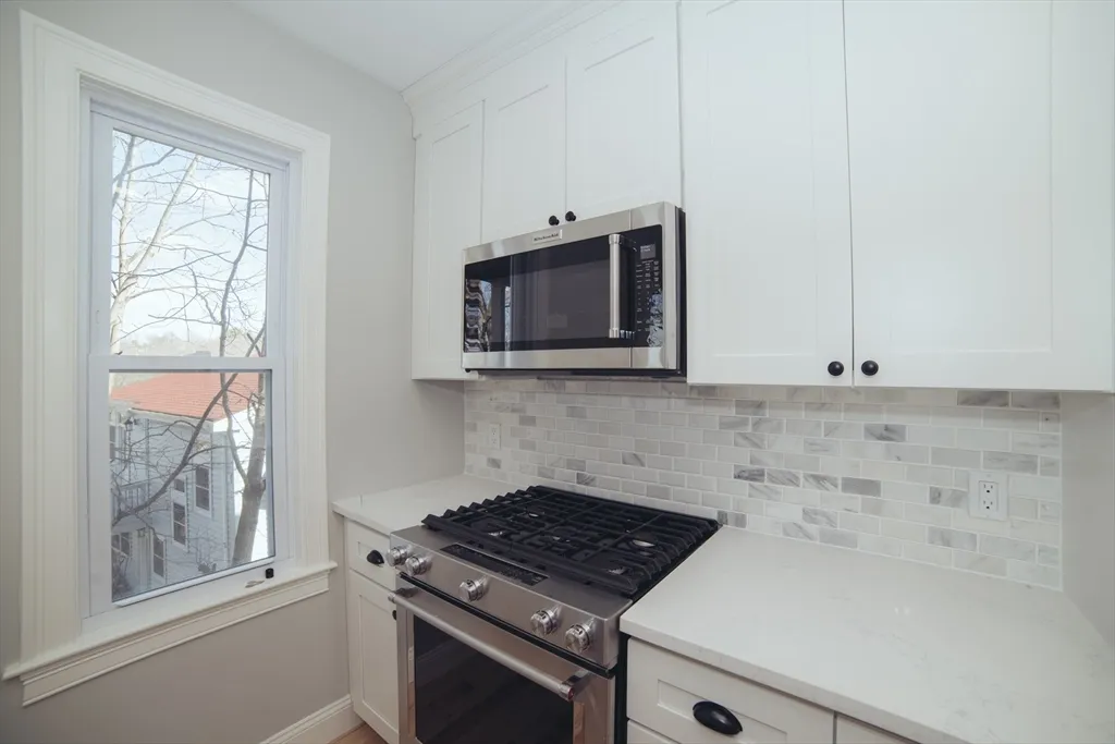 3 bed, 1.5 bath apartment for rent at 10 Duffley Ct Unit 3, Chestnut Hill — photo 8 of 33