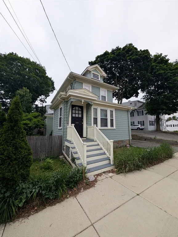 3 bed, 1 bath apartment for rent at 10 Duval St, Brighton — photo 2 of 25