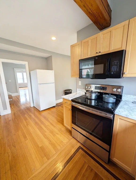3 bed, 1 bath apartment for rent at 10 Duval St, Brighton — photo 13 of 25
