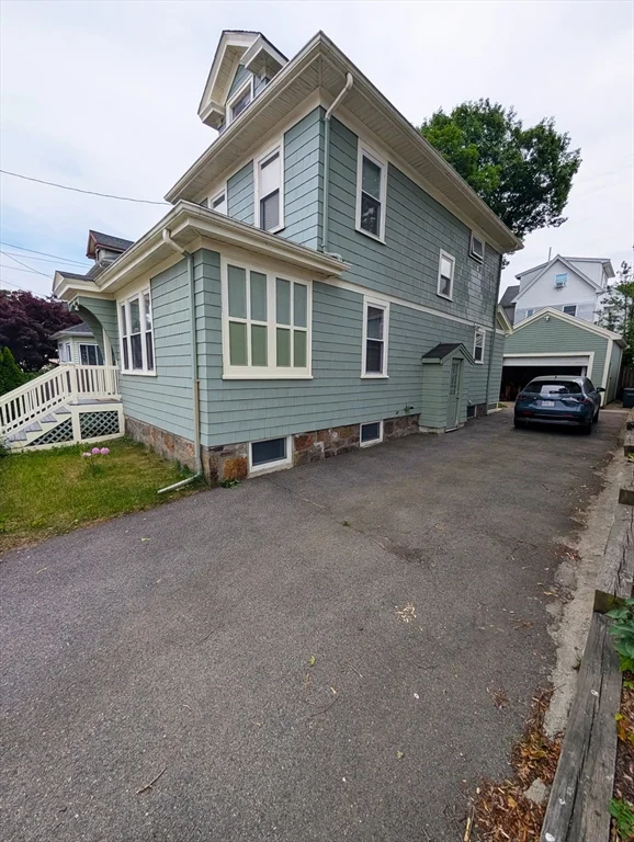 3 bed, 1 bath apartment for rent at 10 Duval St, Brighton — photo 3 of 25