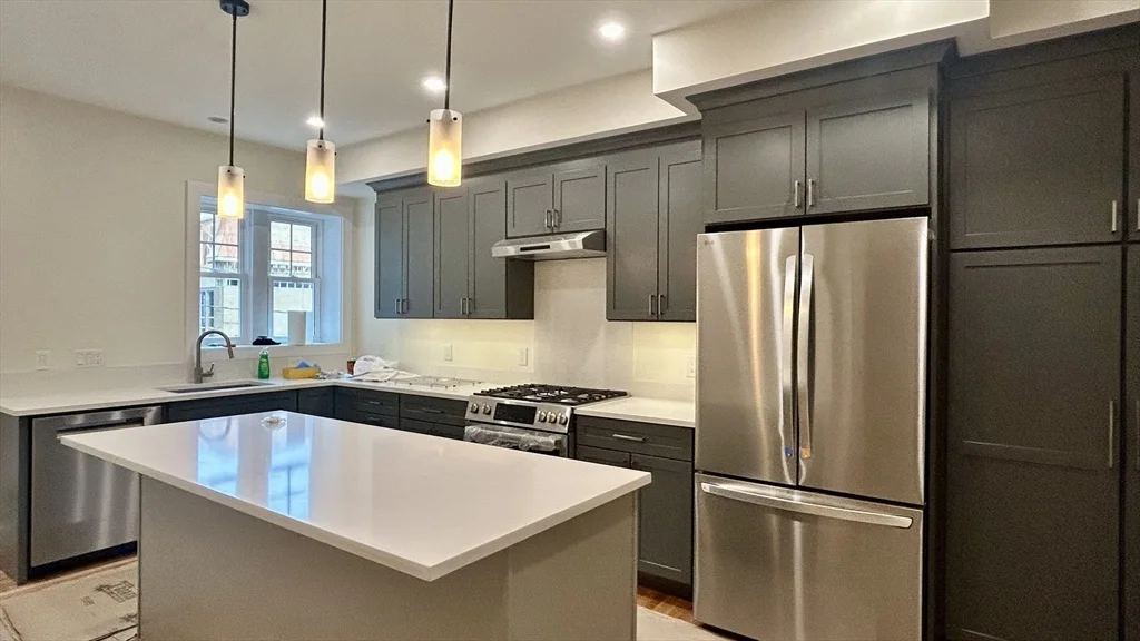 3 bed, 2 bath apartment for rent at 10 Dwight Unit 2, Coolidge Corner — photo 2 of 15