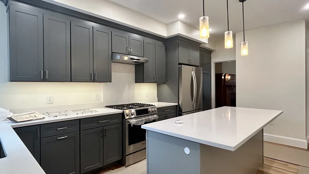 3 bed, 2 bath apartment for rent at 10 Dwight Unit 2, Coolidge Corner — photo 3 of 15
