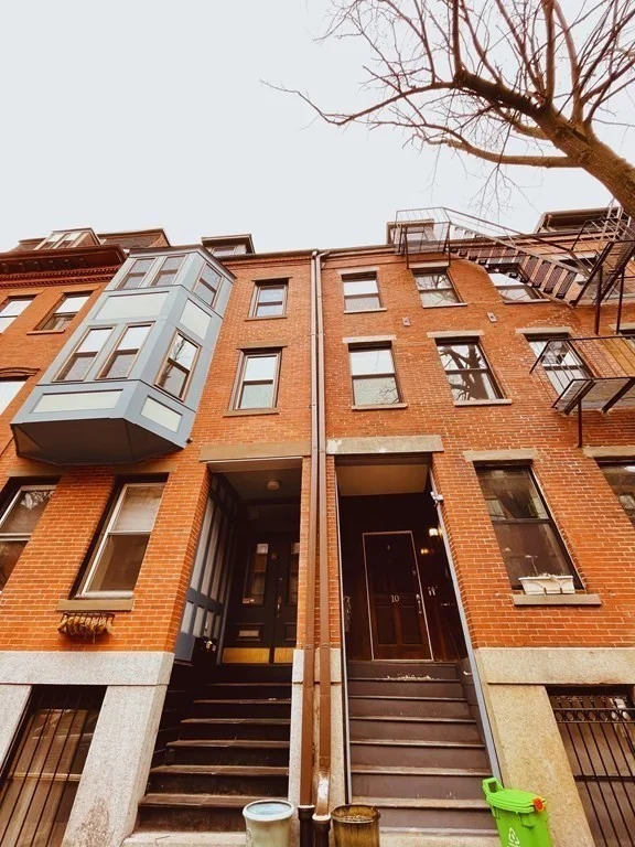 2 bed, 1 bath apartment for rent at 10 Dwight Unit 3, South End