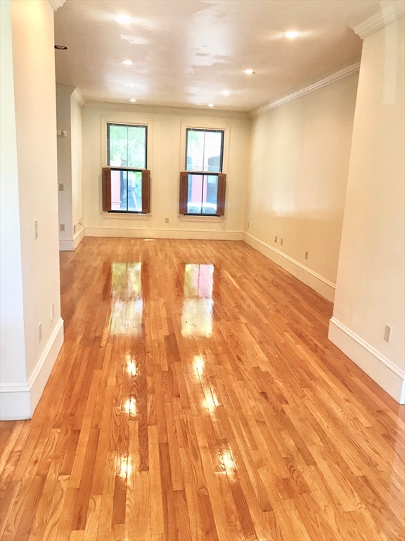 4 bed, 4+ bath apartment for rent at 10 East Concord, South End — photo 2 of 10