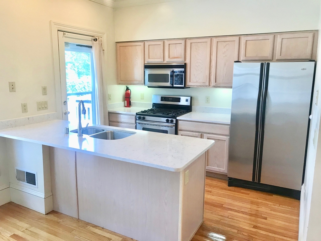 4 bed, 4+ bath apartment for rent at 10 East Concord, South End — photo 1 of 10
