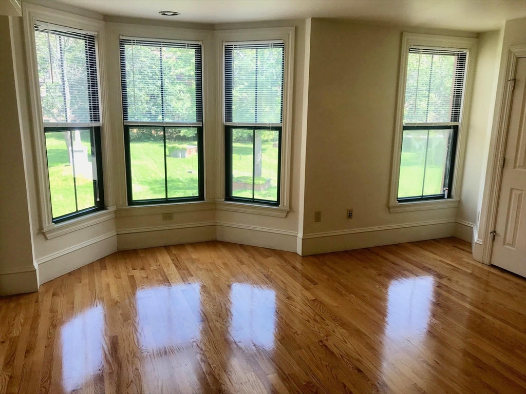 4 bed, 4+ bath apartment for rent at 10 East Concord, South End — photo 3 of 10