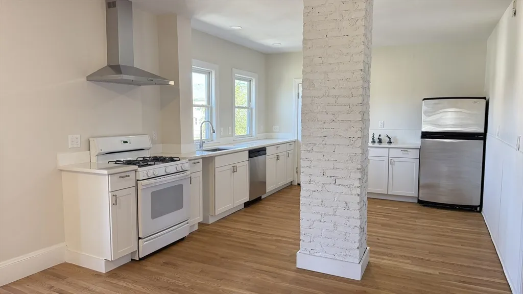 4 bed, 1 bath apartment for rent at 10 Eliot St Unit 12, South Medford — photo 2 of 6