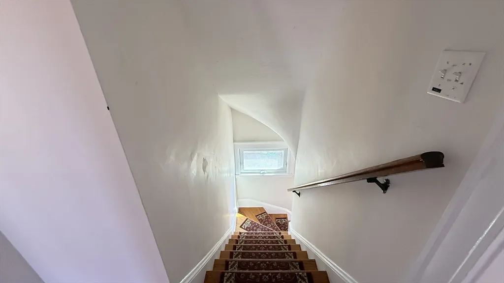 4 bed, 1 bath apartment for rent at 10 Eliot St Unit 12, South Medford — photo 6 of 6