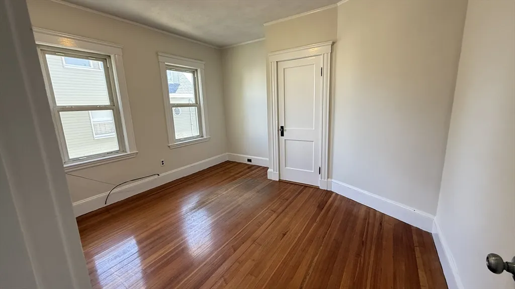4 bed, 1 bath apartment for rent at 10 Eliot St Unit 12, South Medford — photo 3 of 6