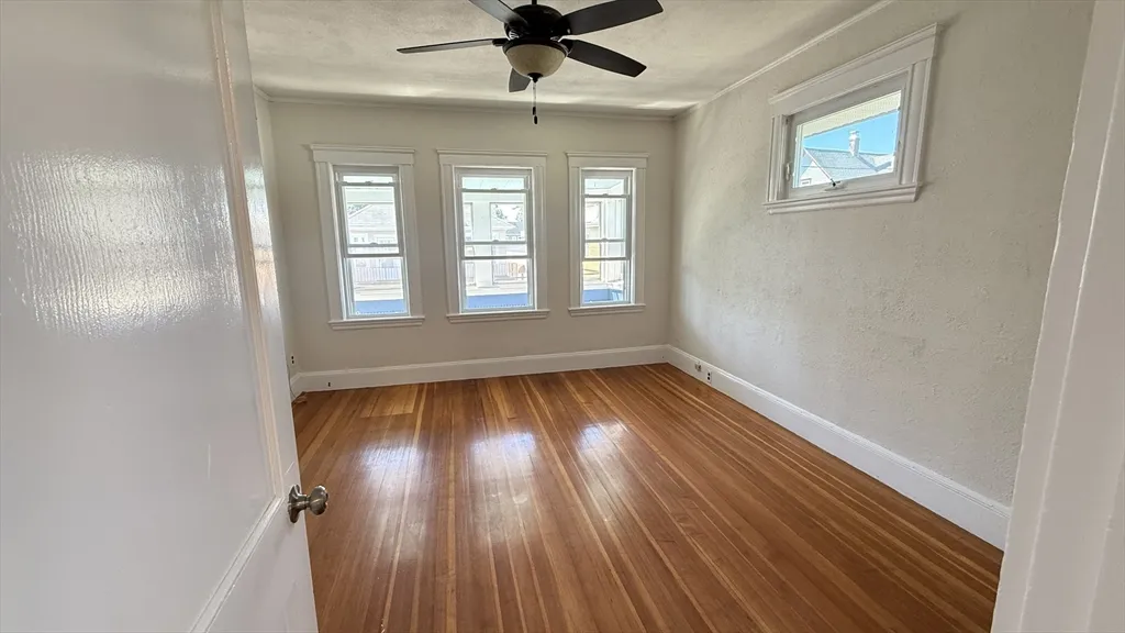 4 bed, 1 bath apartment for rent at 10 Eliot St Unit 12, South Medford — photo 4 of 6
