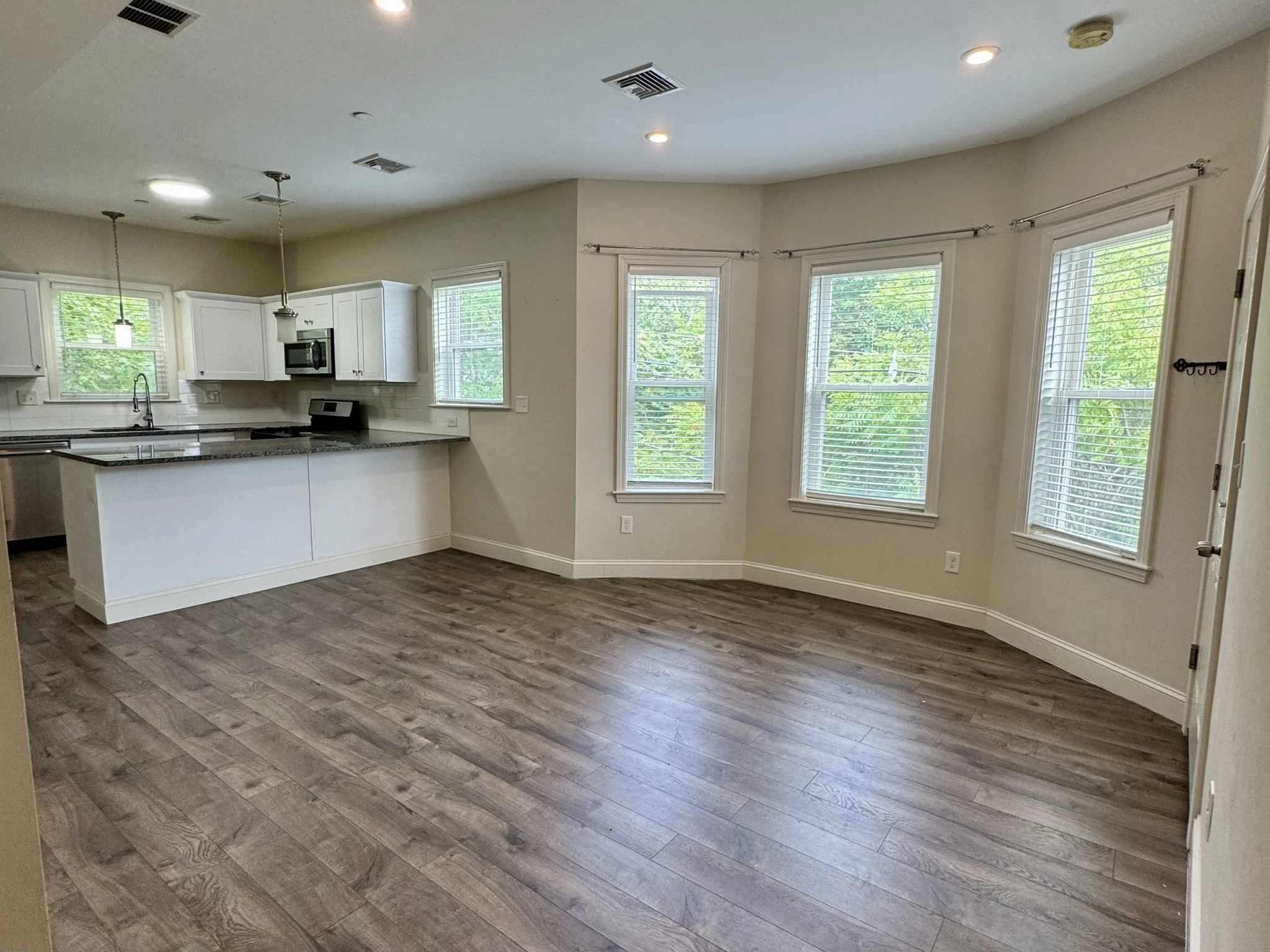 2 bed, 1 bath apartment for rent at 10 Elliott Pl Unit 3R, Peabody — photo 5 of 13