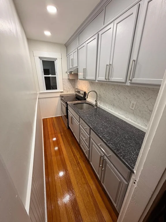 3 bed, 1 bath apartment for rent at 10 Elsmere Ave Unit 2, Methuen — photo 1 of 8