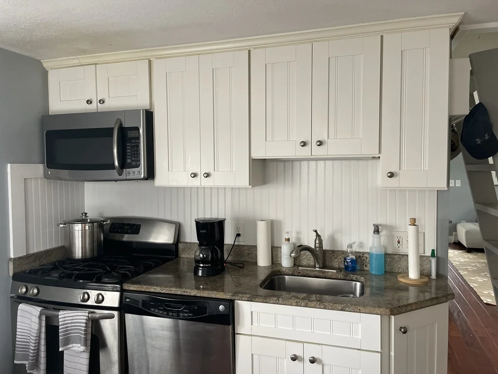 1 bed, 1 bath apartment for rent at 10 Emerson Unit 0, Scituate — photo 3 of 15