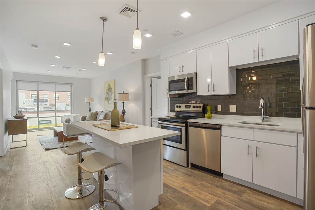 3 bed, 2 bath apartment for rent at 10 Essex St Unit 301, Central Square — photo 1 of 11