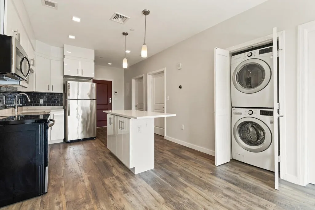 2 bed, 1 bath apartment for rent at 10 Essex St Unit 302, Central Square — photo 4 of 5