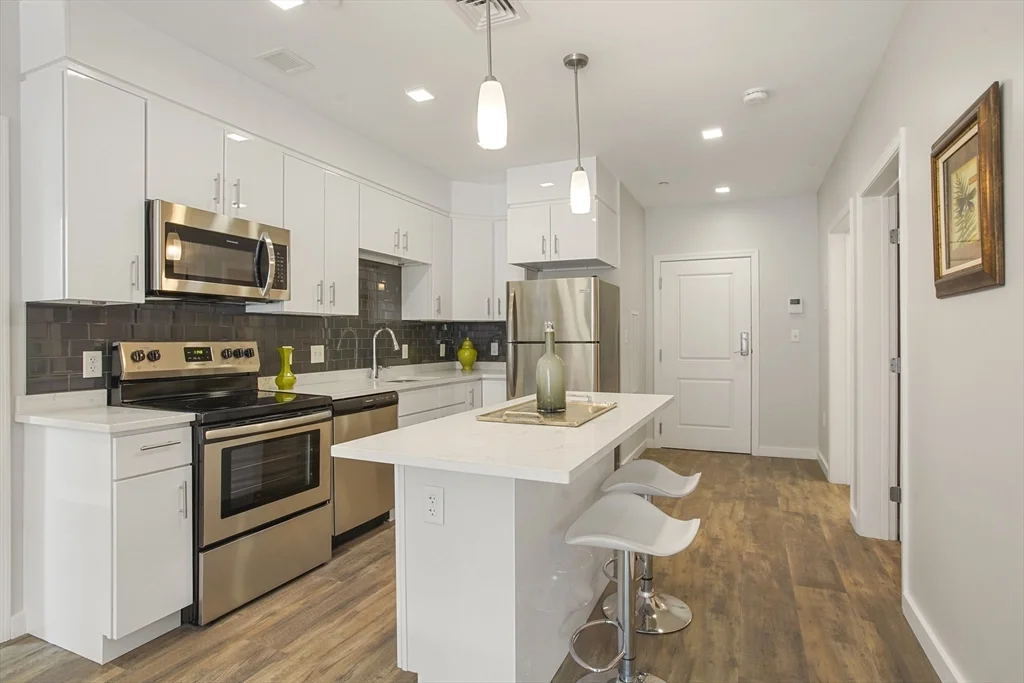 2 bed, 2 bath apartment for rent at 10 Essex St Unit 505, Central Square — photo 5 of 11