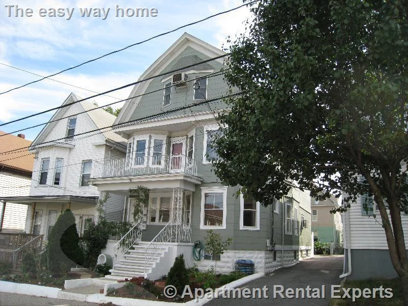 3 bed, 1 bath apartment for rent at 10 Evergreen Ave Unit 3, Winter Hill — photo 5 of 5