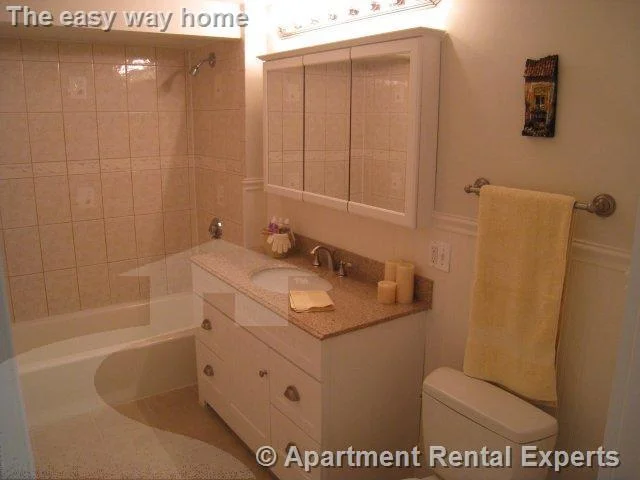 3 bed, 1 bath apartment for rent at 10 Evergreen Ave Unit 3, Winter Hill — photo 3 of 5