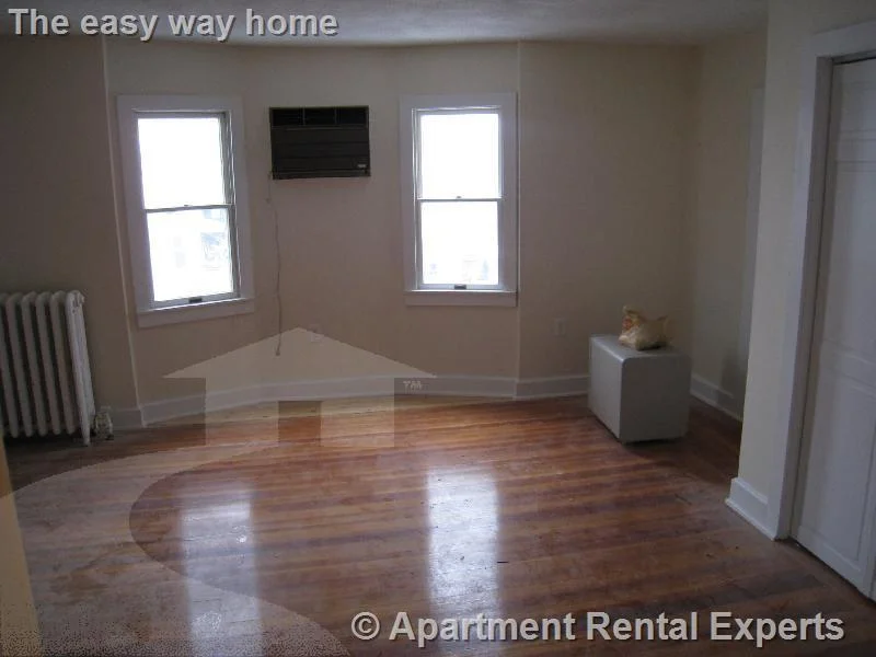 3 bed, 1 bath apartment for rent at 10 Evergreen Ave Unit 3, Winter Hill — photo 4 of 5