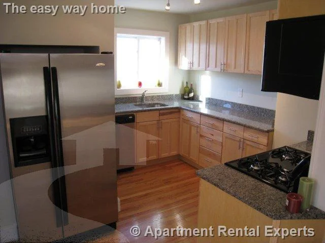 3 bed, 1 bath apartment for rent at 10 Evergreen Ave Unit 3, Winter Hill — photo 2 of 5