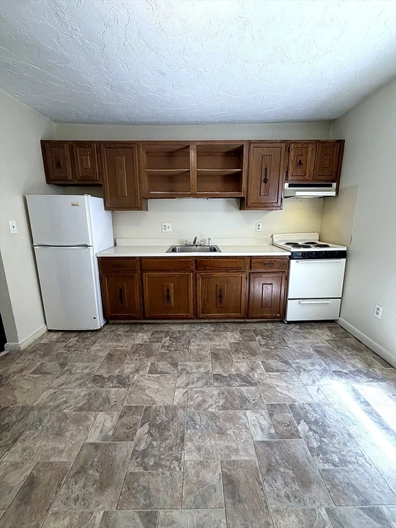 1 bed, 1 bath apartment for rent at 10 Exchange Ct Unit 2, Waltham — photo 1 of 14