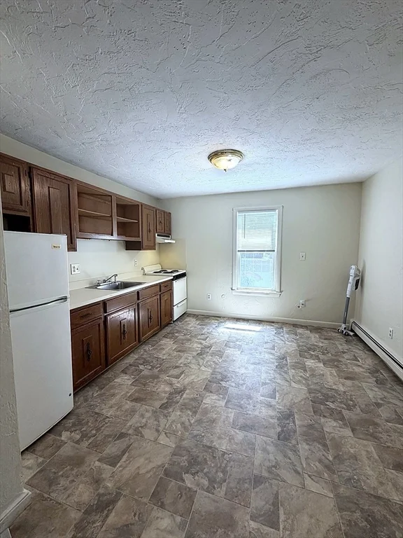 1 bed, 1 bath apartment for rent at 10 Exchange Ct Unit 2, Waltham — photo 2 of 14