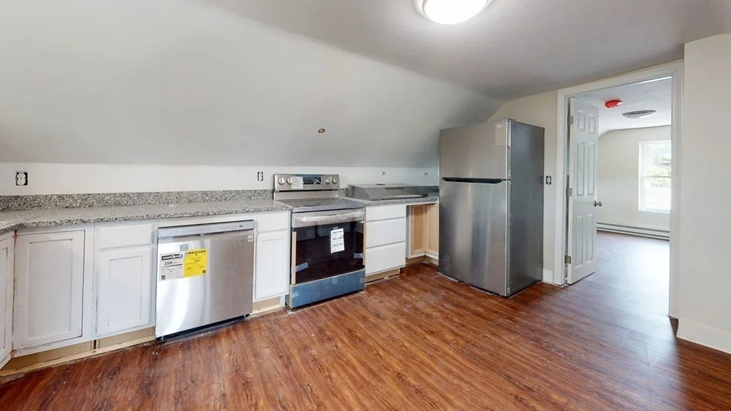 1 bed, 1 bath apartment for rent at 10 Fifth Ave Unit 3, Webster — photo 5 of 16