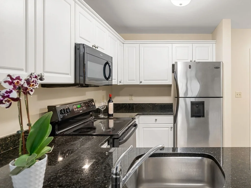 1 bed, 1 bath apartment for rent at 10 Florence St Unit 302, Malden — photo 4 of 9
