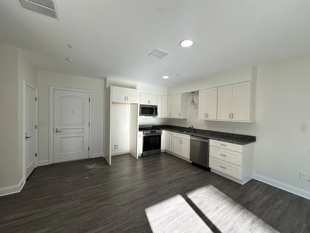 1 bed, 1 bath apartment for rent at 10 Franklin Ave Unit 102, Revere — photo 1 of 14