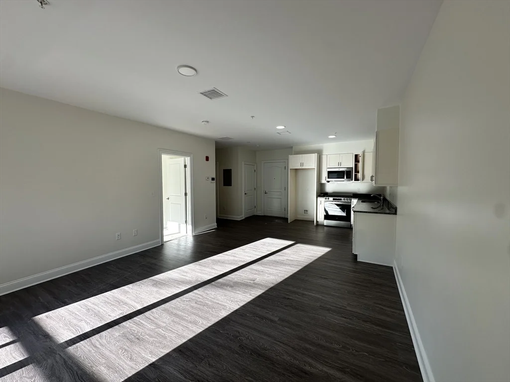 1 bed, 1 bath apartment for rent at 10 Franklin Ave Unit 102, Revere — photo 4 of 14