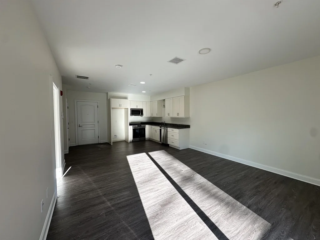 1 bed, 1 bath apartment for rent at 10 Franklin Ave Unit 102, Revere — photo 3 of 14