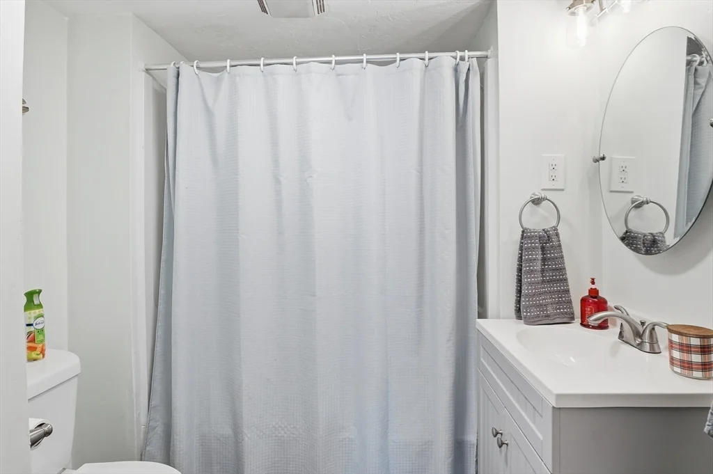 3 bed, 1 bath apartment for rent at 10 Franklin St Unit 1, West Medway — photo 11 of 34