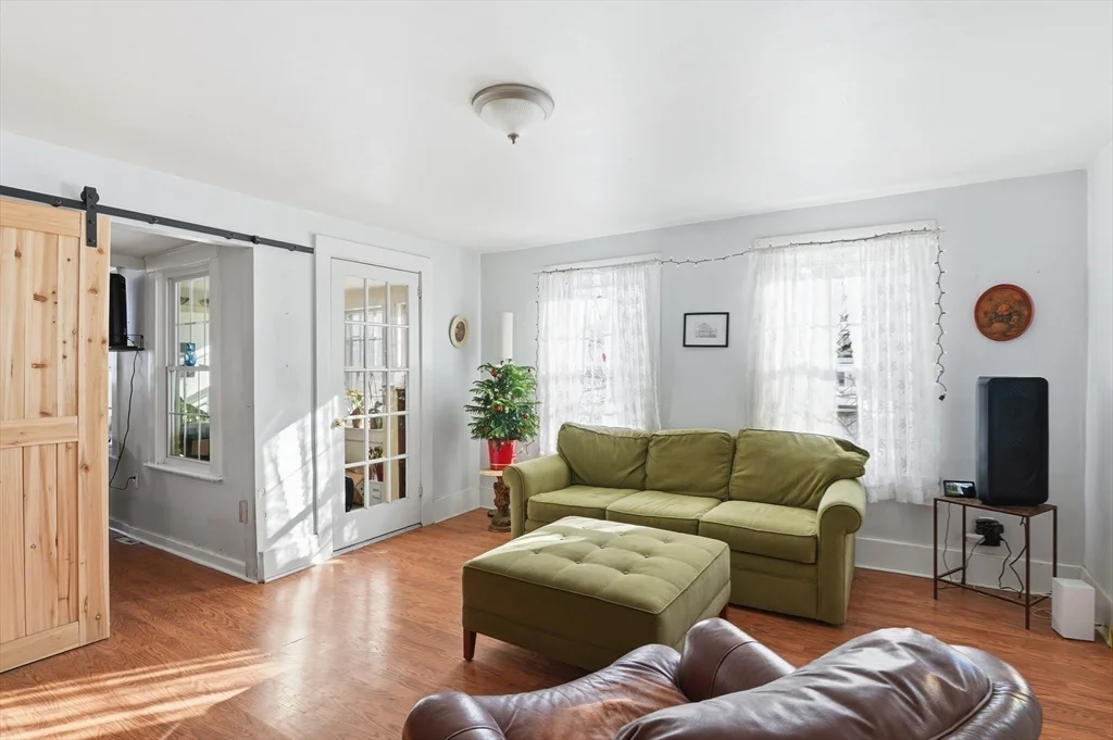 3 bed, 1 bath apartment for rent at 10 Franklin St Unit 1, West Medway — photo 3 of 34