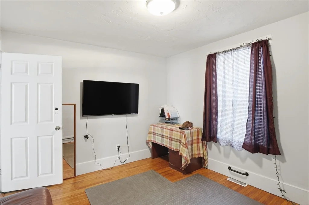 3 bed, 1 bath apartment for rent at 10 Franklin St Unit 1, West Medway — photo 8 of 34