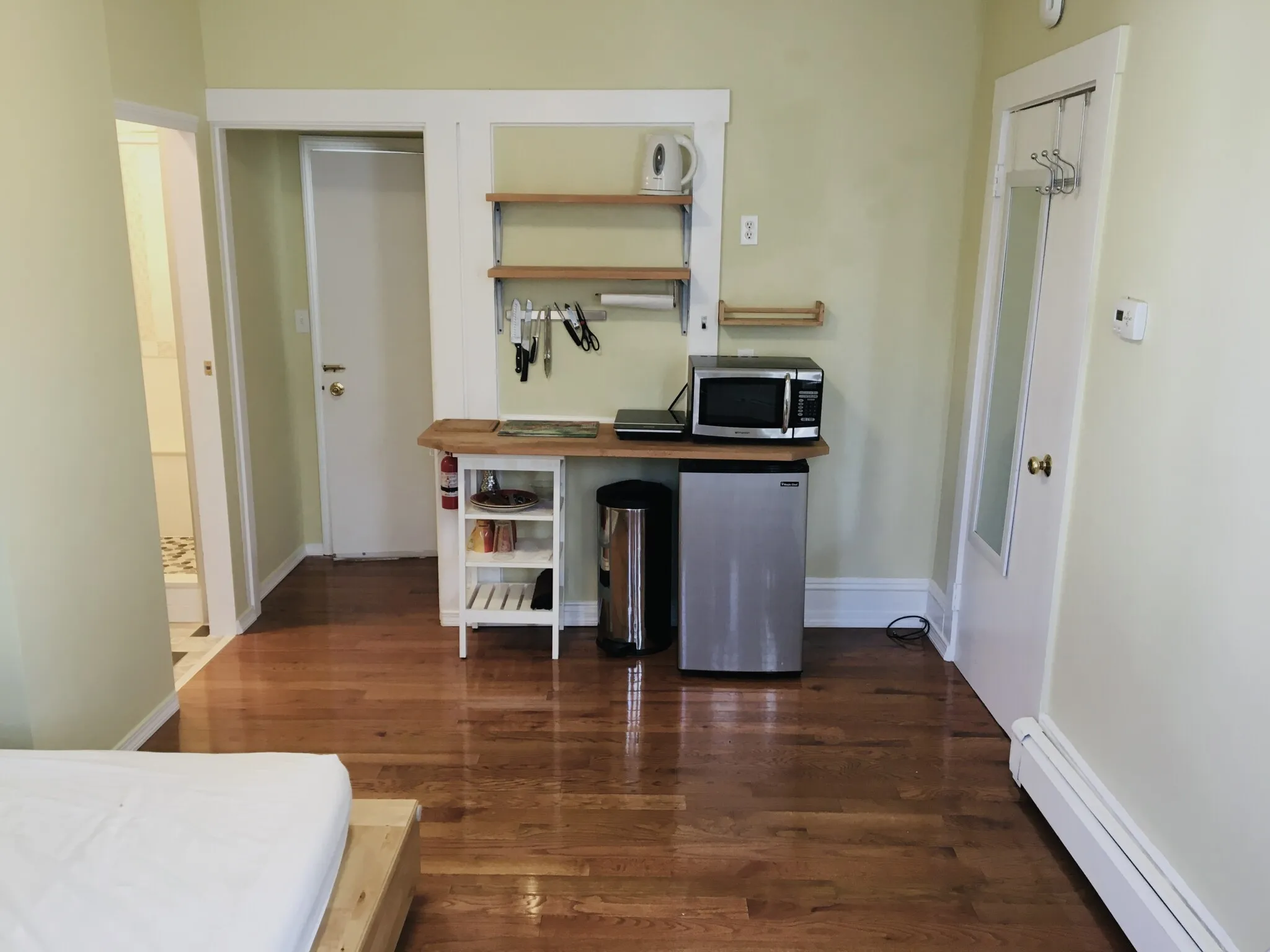 Studio bed, 1 bath apartment for rent at 10 Fulkerson St Unit 2F, East Cambridge — photo 4 of 6